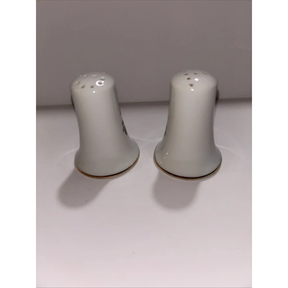 Lefton Cardinals W/Gold, Trim, Vintage Salt & Pepper Shakers